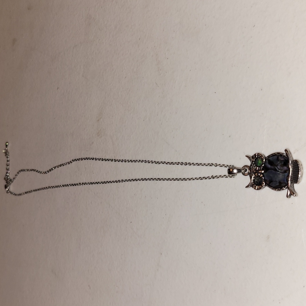 Womens Beautiful OWL necklace - Picture 2 of 3